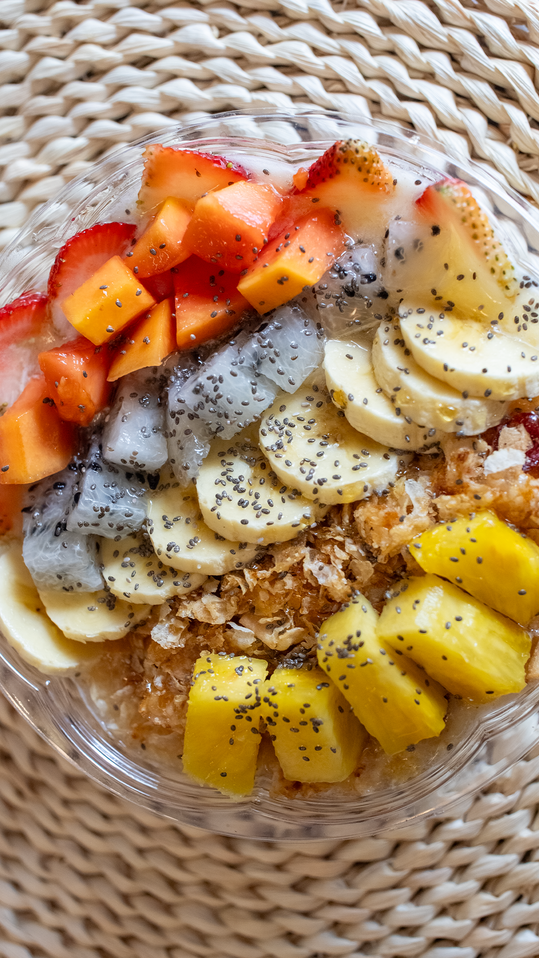 Plato proteico con proteína a la plancha y vegetales coloridos