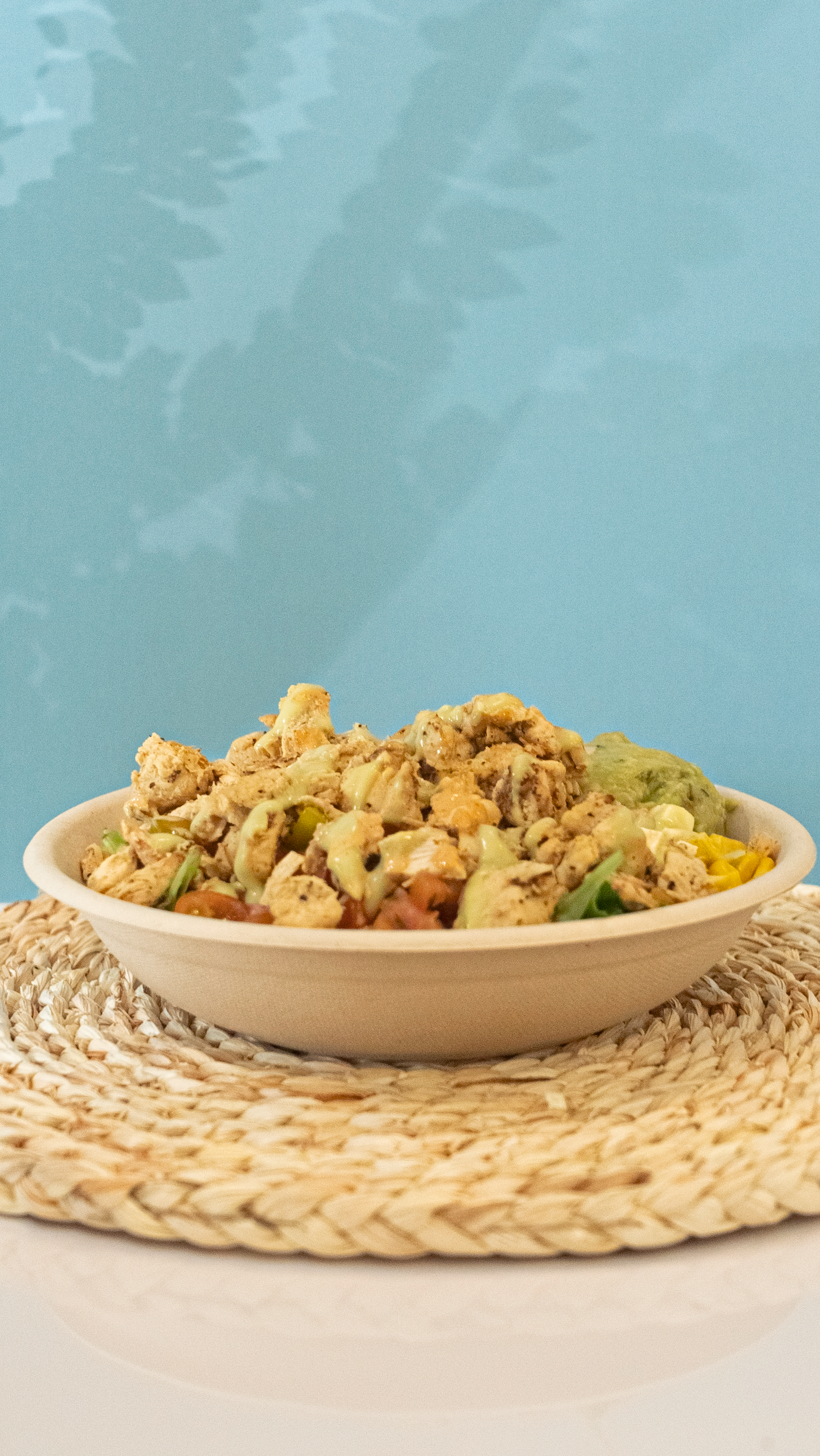 Huevos revueltos con tostada artesanal en TROPICO